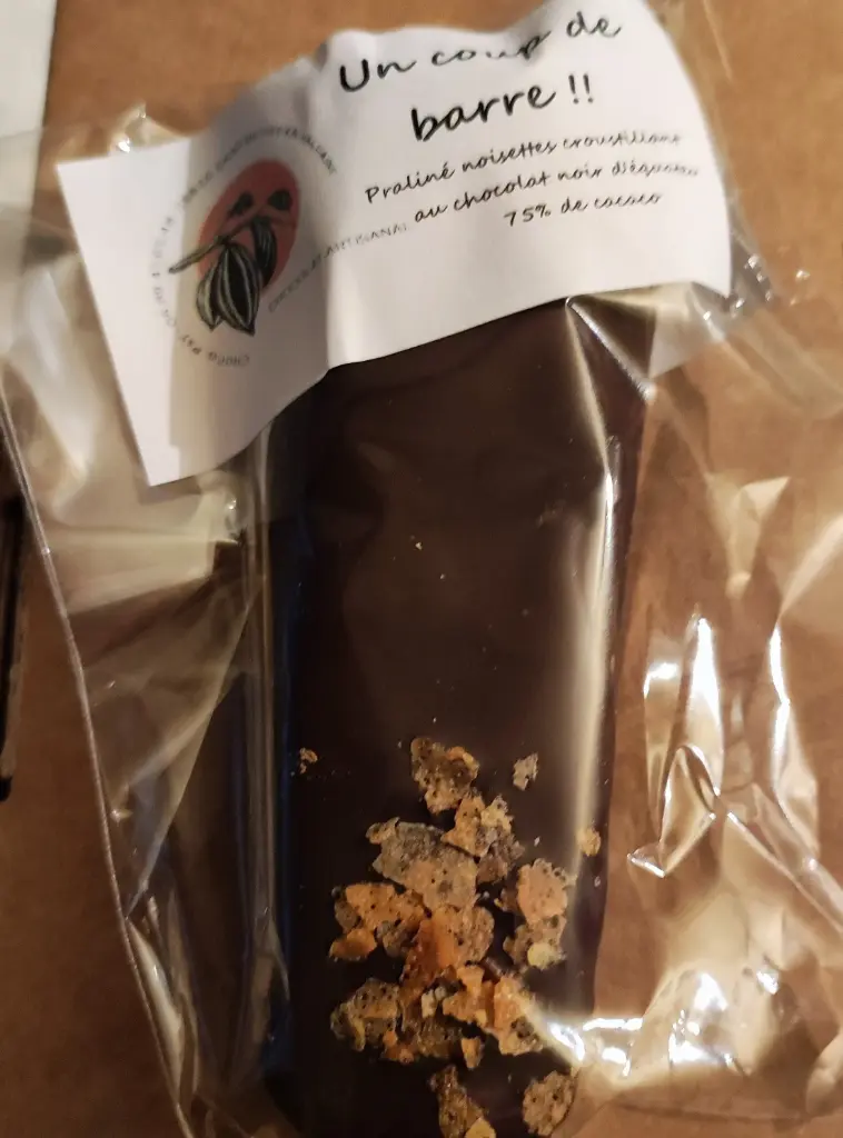 Barre de praliné noisette et crêpes dentelles.